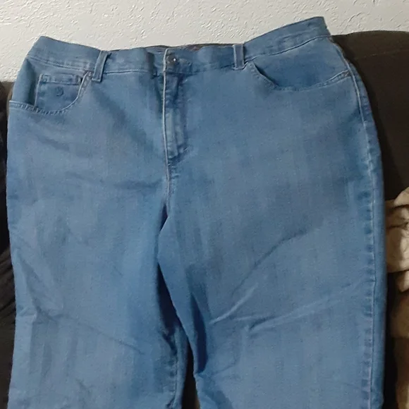 Gloria Vanderbilt Jean's - Picture 2 of 8